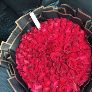RAMO BUCHON DE 100 ROSAS ROJAS
