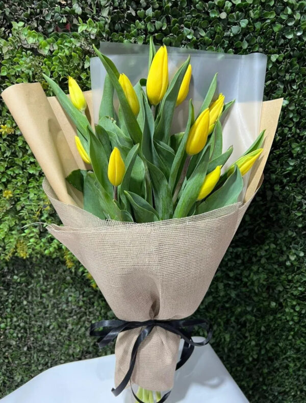 RAMO DE 10 TULIPANES
