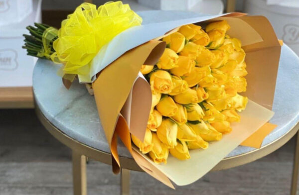 RAMO DE 50 ROSAS AMARILLAS