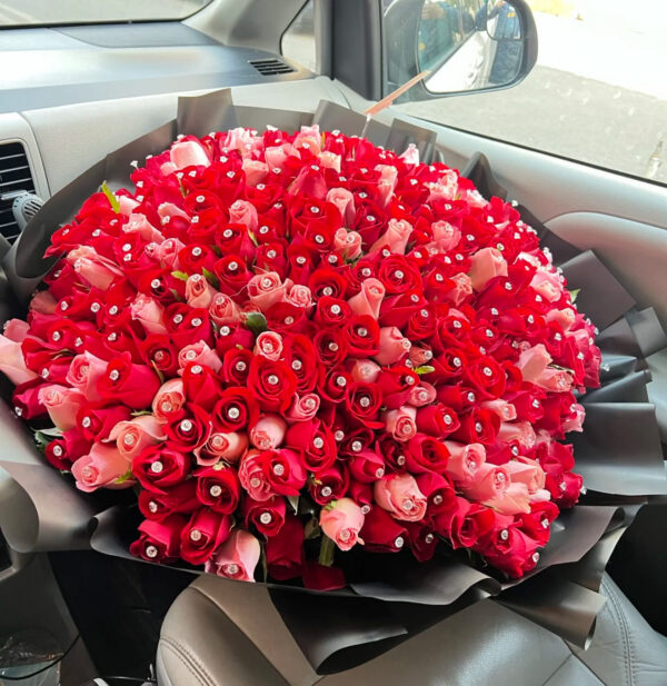 RAMO BUCHON DE 300 ROSAS EN 2 COLORES